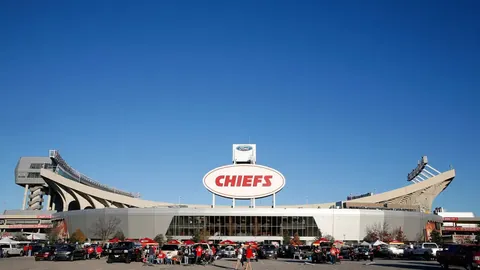 《独家揭秘：多特蒙德购普拉特斯交易遇阻，克鲁塞罗对1200万欧报价坚决说不！》